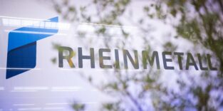 Logo Rheinmetall auf Artilleriewerk