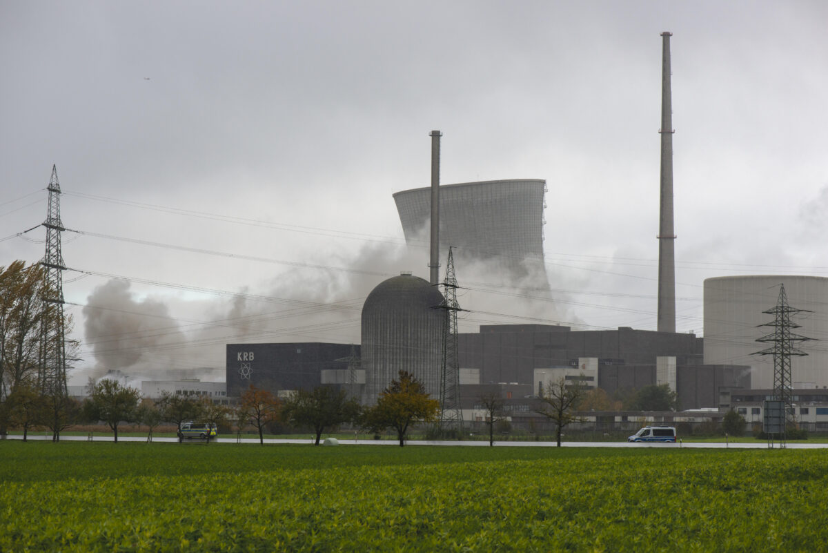 Sprengung der Kühltürme des AKW Gundremmingen im Oktober 2025. Foto: picture alliance / CHROMORANGE/Walter G. Allgöwer