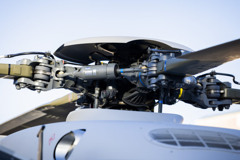 Der Rotorkopf des ersten neuen Hubschraubers vom Typ NH90 Sea Tiger