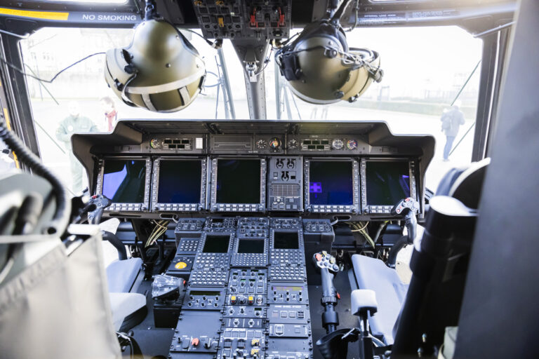 Blick ins Cockpit des NH-90 Sea Tiger