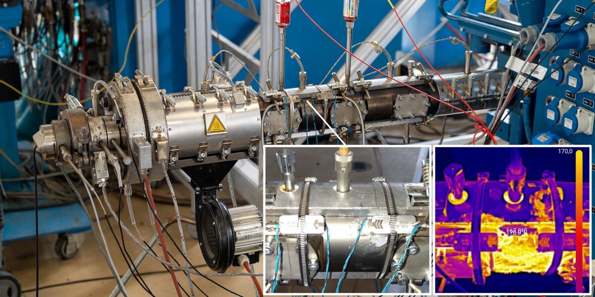 Bild 3. Clamp-on Ultraschalltechnik für kritische Bedingungen (hoher Druck und Temperatur): Detailansicht der Positionierung von zwei Schallwandlern von außen am Extruder in Reflexionsanordnung zur innenliegenden Extruderschnecke inklusive Thermobild im Betrieb. Grafik: Katronic
