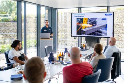 In den Applikationsworkshopswerden die Grundlagen der Automatisierung vermittelt und anhand von Praxisbeispielen Vorgehensweisen für individuelle Anwendungen erarbeitet. Foto: Schunk SE & Co. KG