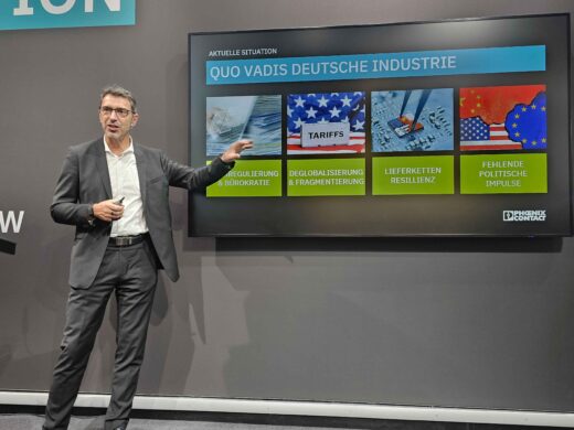 Auf der Messe SPS in Nürnberg machte Ulrich Leidecker, der Sprecher von Phoenix Contact, deutlich, womit sein Unternehmen und die deutsche Industrie aktuell zu kämpfen haben. Er zeigte aber auch Innovationspotenziale auf. Foto: M. Ciupek