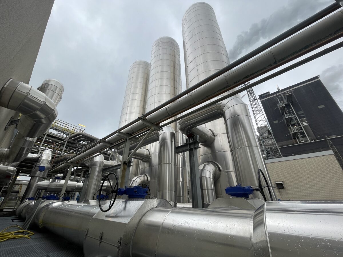 Ein Pufferspeicher beim neuen Pumpenhaus auf dem Gelände des Kraftwerk Scholven. Er ist ebenfalls Teil von "Green Heat"