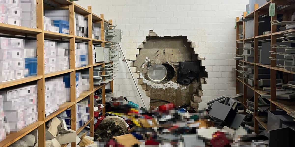 großes Loch im Tresorraum der Sparkasse Gelsenkirchen