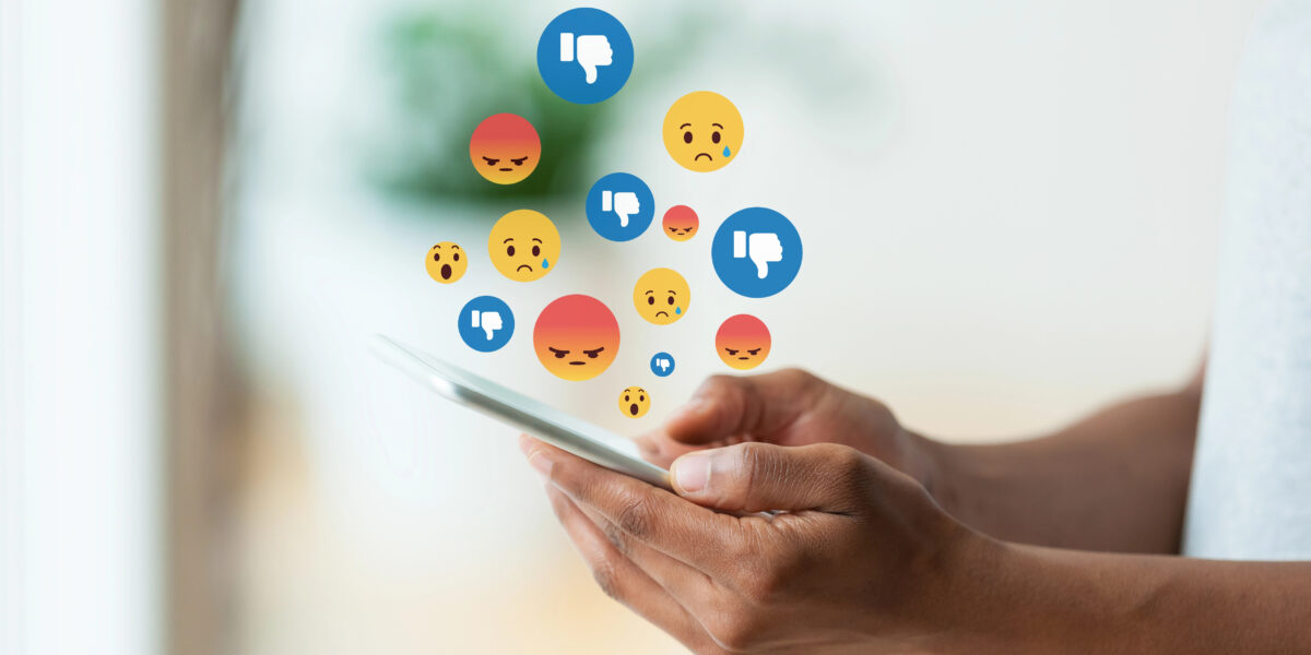 Wie kleine Änderungen im Social-Media-Feed politische Gefühle beeinflussen. Eine Studie zeigt, wie Algorithmen emotional Polarisieren.

Foto: Smarterpix/sam741002