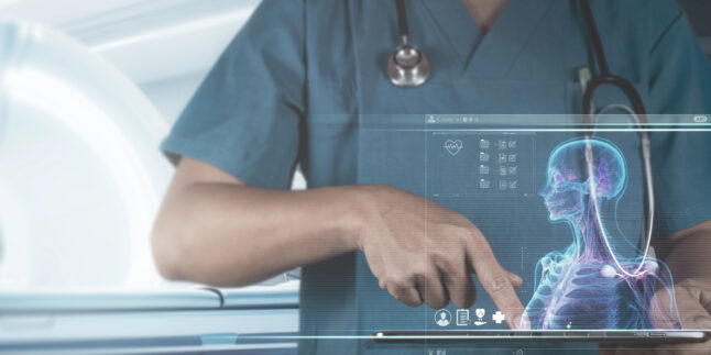 KI-System im Schockraum: Es analysiert Gespräche in Echtzeit, priorisiert medizinische Informationen und unterstützt das Team bei Diagnose und Dokumentation.