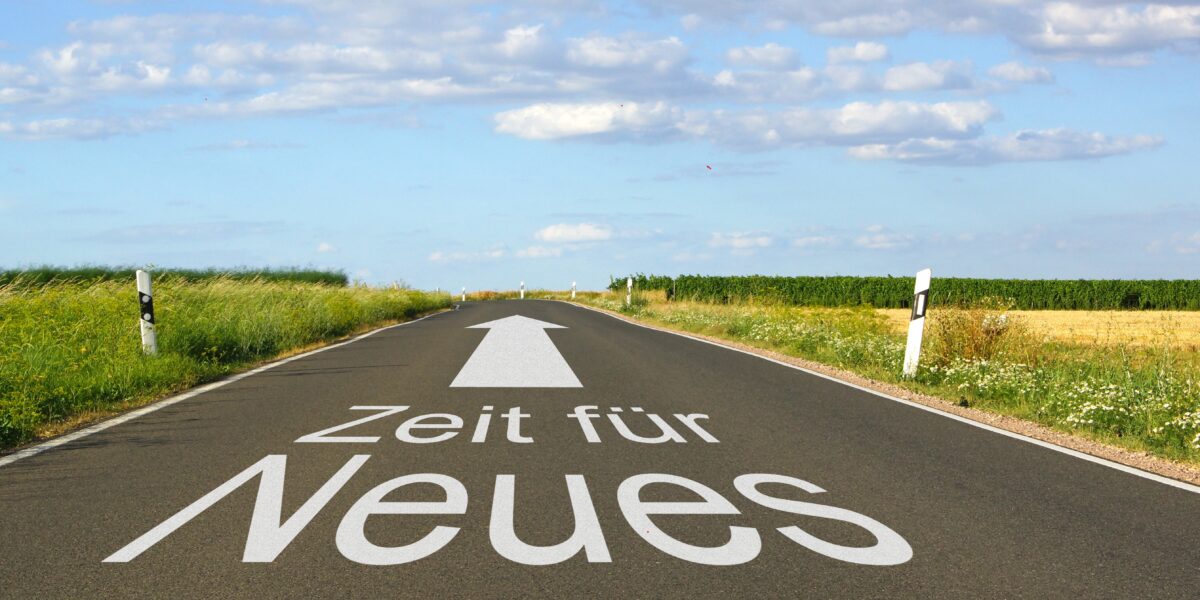 Der berufliche Neuanfang ist für niemanden leicht. Doch MINT-Fächer und ihre charakteristischen Denkwerkzeuge können dabei äußerst wertvoll sein – wie die Lebenswege von Naturwissenschaftlern aus der ehemaligen DDR eindrucksvoll zeigen.
Foto: PantherMedia / Randolf Berold