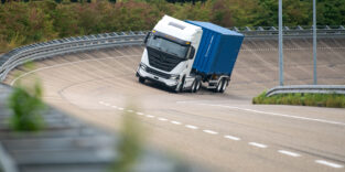 E-LKW auf Teststrecke