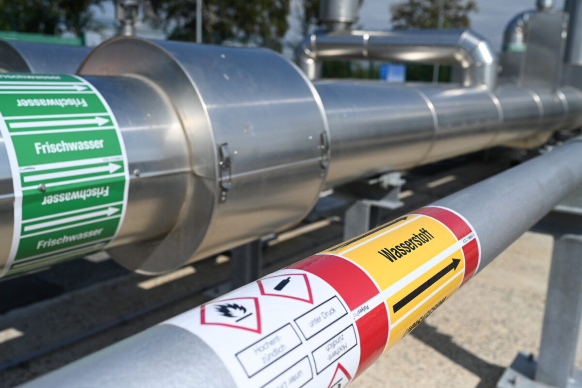 Rohrleitungen aus Stahl für den Wasser- und Wasserstofftransport. 