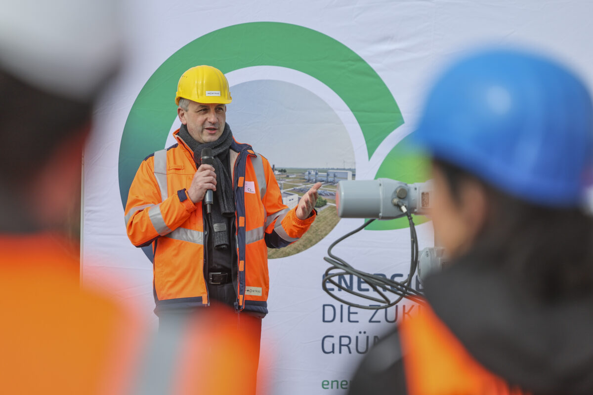 Ontras-Geschäftsführer Gunar Schmidt bei der Inbetriebnahme des ersten Leitungsabschnitts des Wasserstoff-Kernnetzes in Ostdeutschland am Netzknotenpunkt Milzau