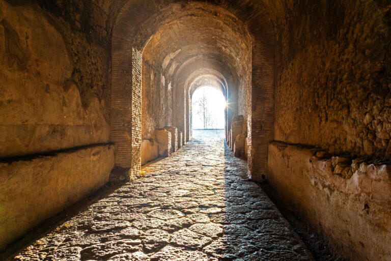 Gang im Theater von Pompeji