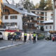 . In Crans-Montana, dem Ort der Explosion, sind Polizisten im Einsatz