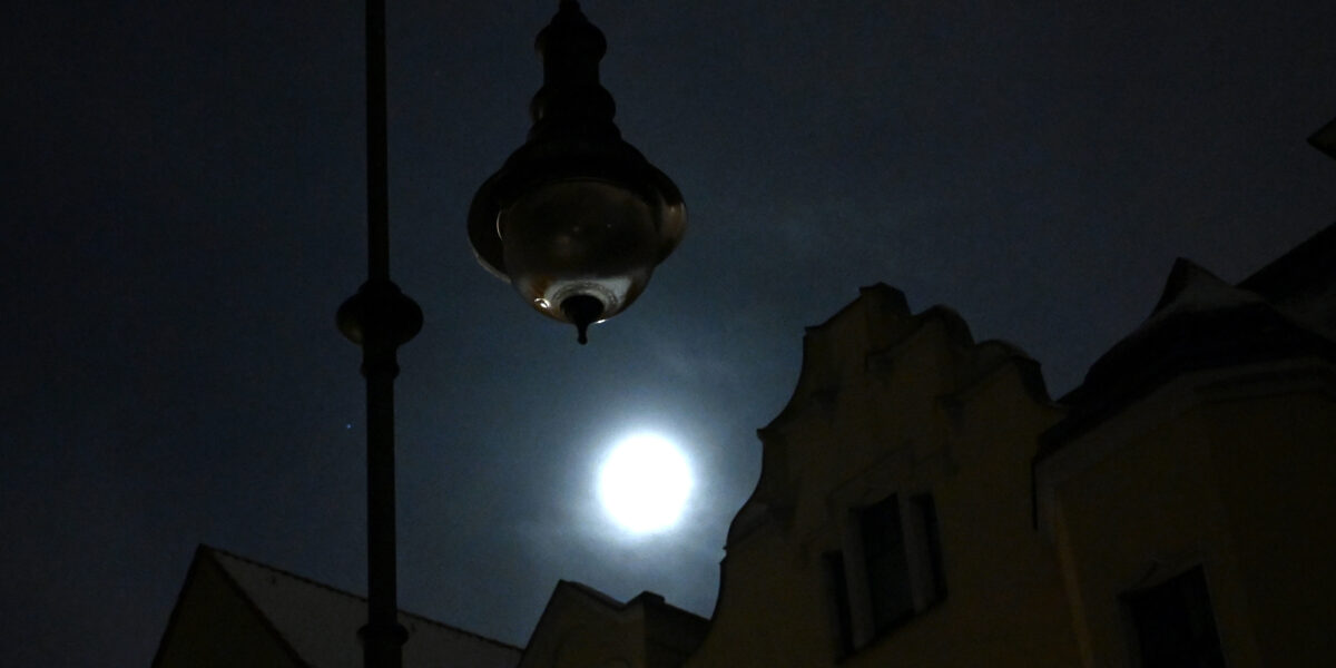 Nur der Mond leuchtete Anfang Januar in Teilen von Berlin