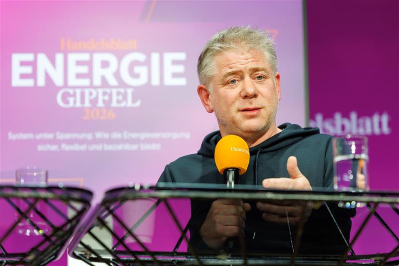 Octopus Energy hat kürzlich eine beihilferechtliche Beschwerde bei der EU‑Kommission gegen die im Rahmen der Kraftwerksstrategie geplanten Subventionen für neue Gaskraftwerke eingereicht. Gründer und CEO Greg Jackson (Bild) fordert stattdessen faire Wettbewerbsbedingungen für dezentrale Flexibilität. Foto: Dietmar Gust/Handelsblatt Energiegipfel