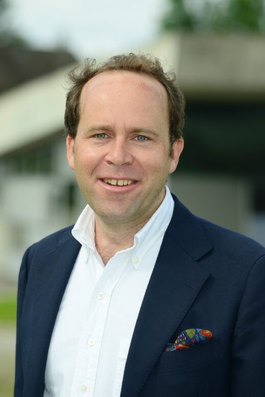 Georg Stieler hat 2011 die Shanghaier Niederlassung der Stieler Technologie- und Marketing-Beratung gegründet. Mit seinem chinesischen Team arbeitet er intensiv mit ausländischen Lieferanten und Anwendern von Unternehmenssoftware, Robotern, Sensoren und CNC-Systemen sowie mit Start-ups zusammen. Foto: Stefan Höster