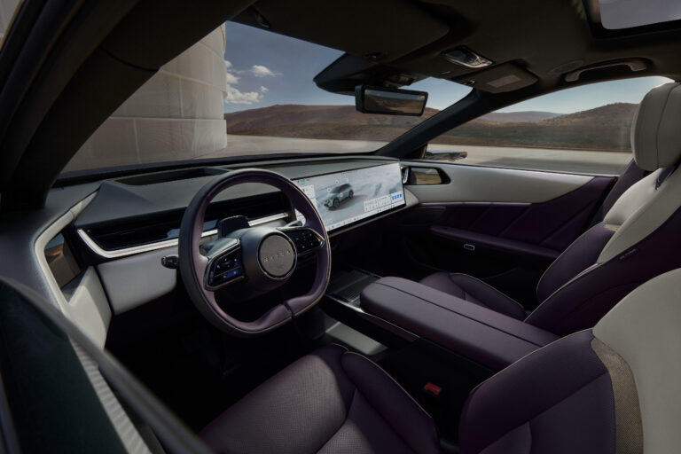 Der Vorderaum des Mazda CX-6e mit Lenkrad