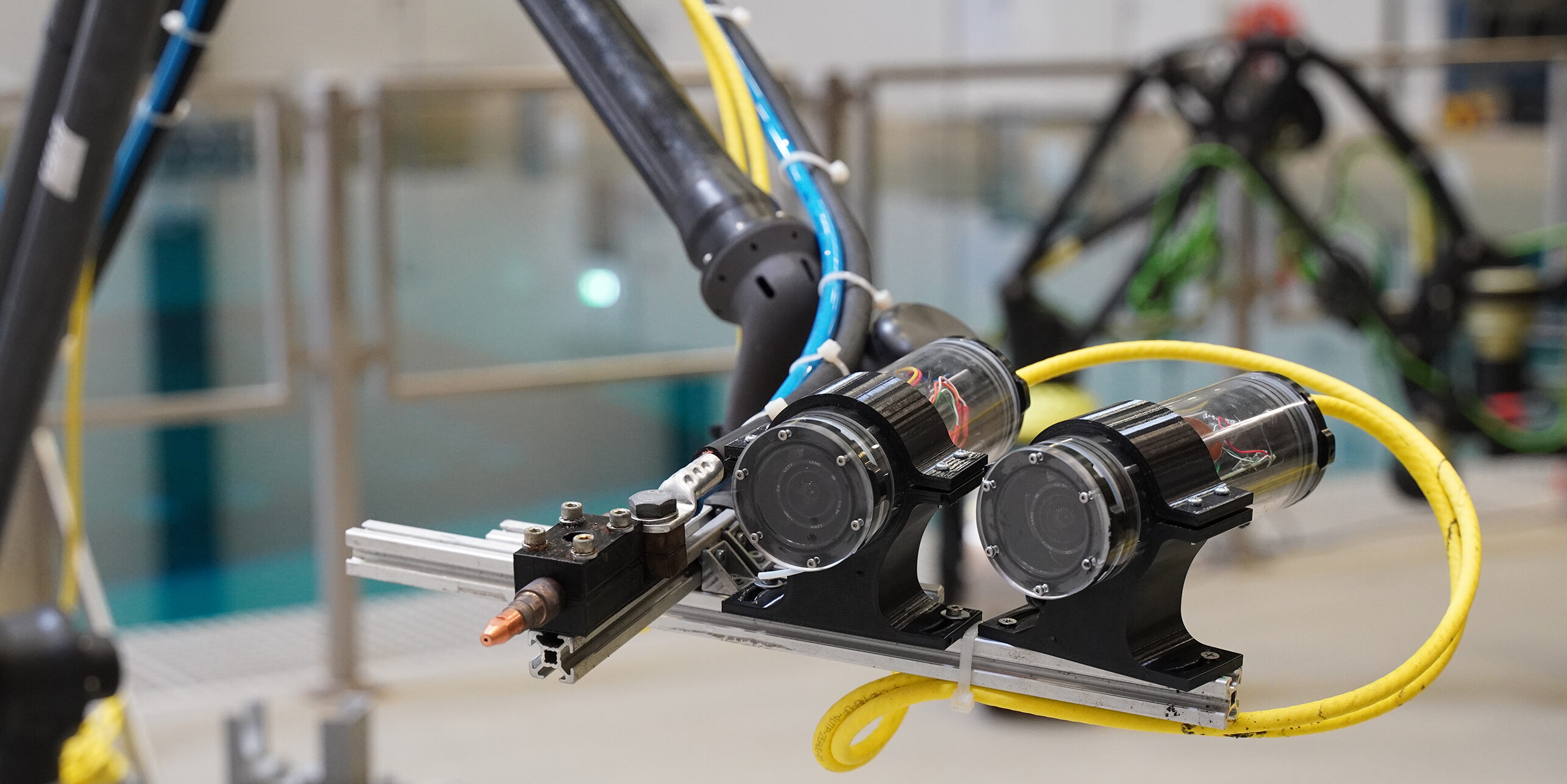 KI-gestützter Unterwasser-Roboter schweißt autonom