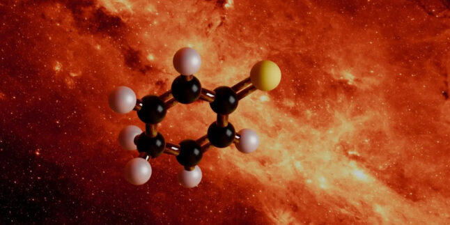 Im Herzen unserer Galaxie entdeckten Wissenschaftler das erste schwefelhaltige sechsgliedrige Ringmolekül, das sich in einer interstellaren Wolke verbirgt
