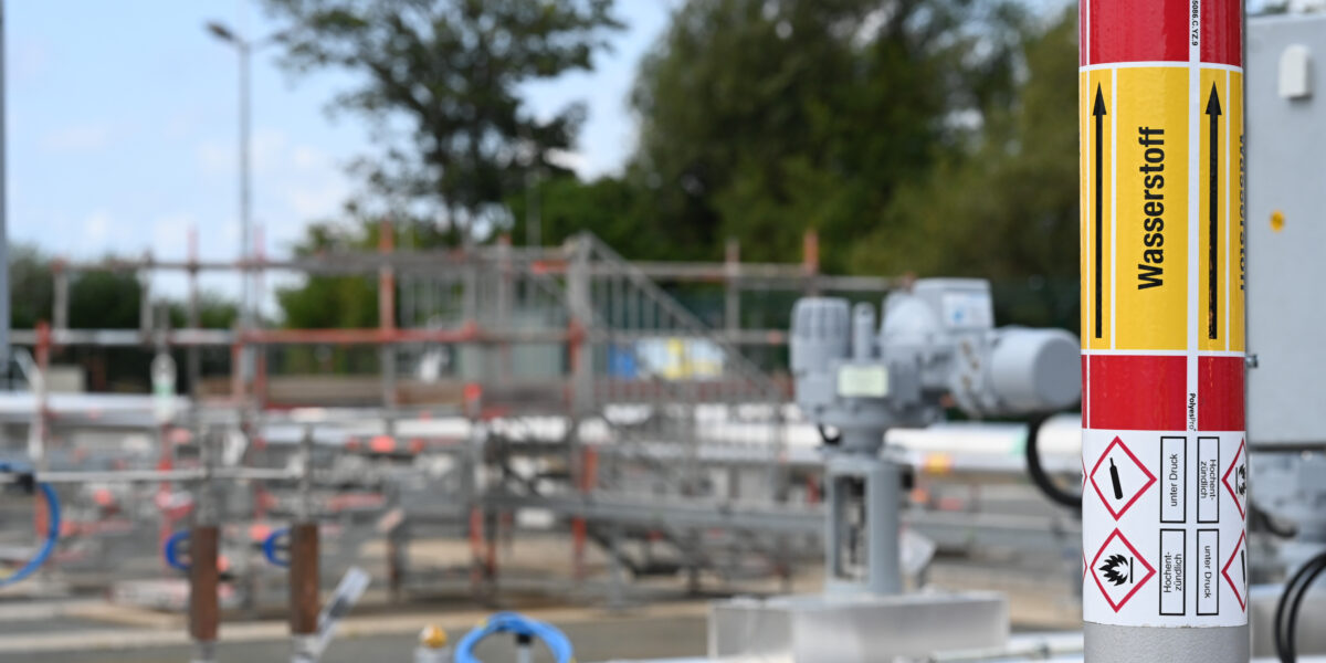 Der Hochlauf des Wasserstoffmarktes krankt, einzelne Maßnahmen helfen nicht. Eine Studie des Branchenverbands BDEW schlägt Alarm. Foto: picture alliance/dpa/Lars Penning