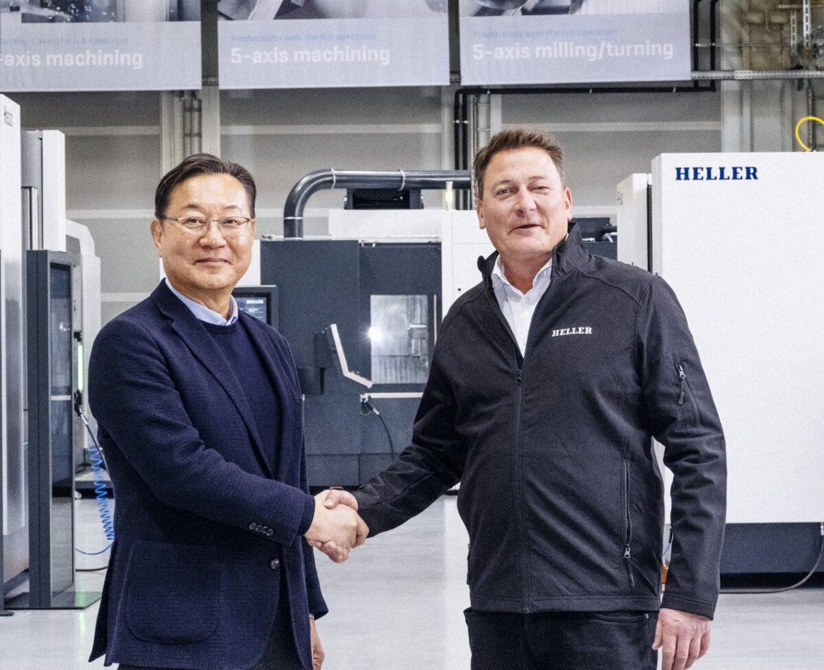 Won-jong Kim(li.), CEO von DN Solutions, und Dr. Thorsten Schmidt, CEO der Heller Group, sind sich einig: „Diese strategische Partnerschaft stärkt die Position beider Unternehmen in der Präzisionstechnik.“ Foto: DN Solutions
