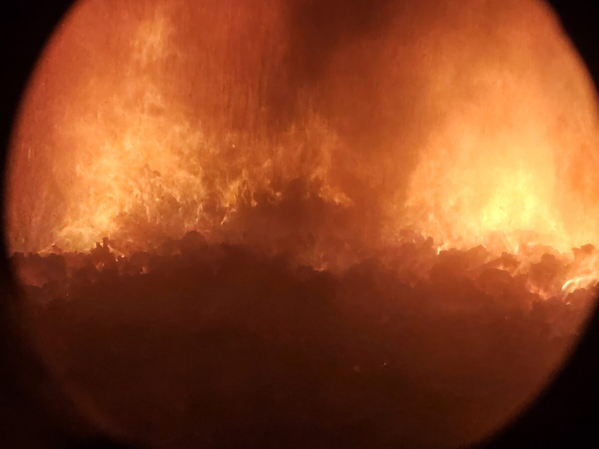 Ein Blick in die Monoklärschlammverbrennungsanlage in Altenstadt, Bayern. Dort wird seit Oktober 2025 pflanzenverfügbares Phosphor als Dünger zurückgewonnen.