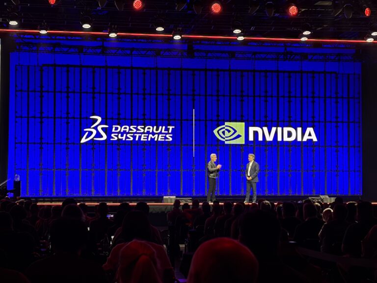 Dassault System CEO Pascal Daloz und NVIDIA Gründer Jensen Huang auf der Hauptbühne der 3DExperience World