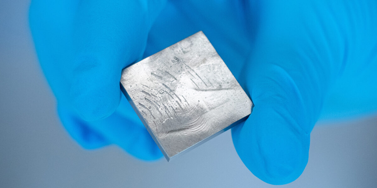 Der Zwilling dieser Probe befindet sich auf der Außenseite der ISS als Teil des "Sesame"-Experiments. Foto: Empa