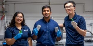 Sohini Bhattacharyya, Gautam Chandrasekhar und Xiang Zhang (v.l.)