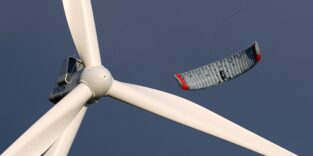 Flugdrache und Windrad