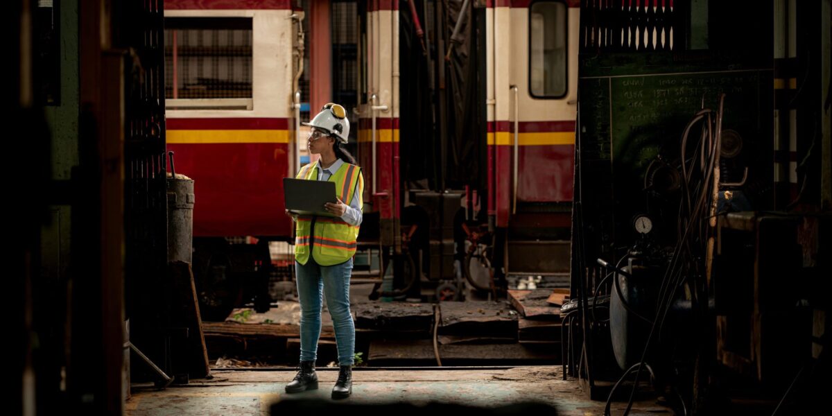 Porträt einer Bahn-Technikerin