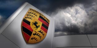 Wolken über Porsche - Symbolbild