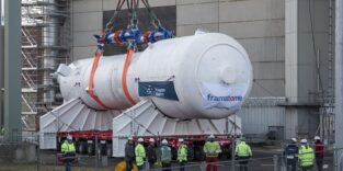 Ehemaliges Atomkraftwerk Gundremmingen: Ein Dampferzeuger wirden aus ehemaligem Reaktorgebäude geholt.