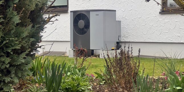 Wärmepumpe an Hauswand