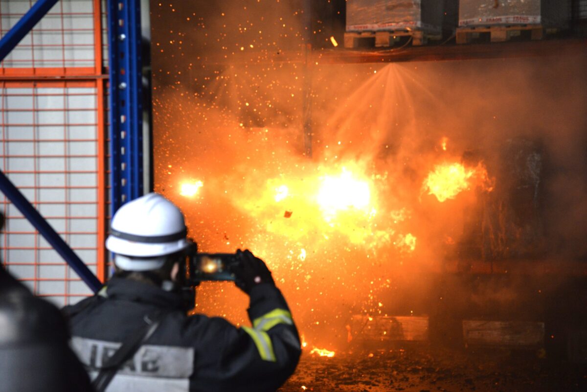 Großbrandversuche im Realmaßstab