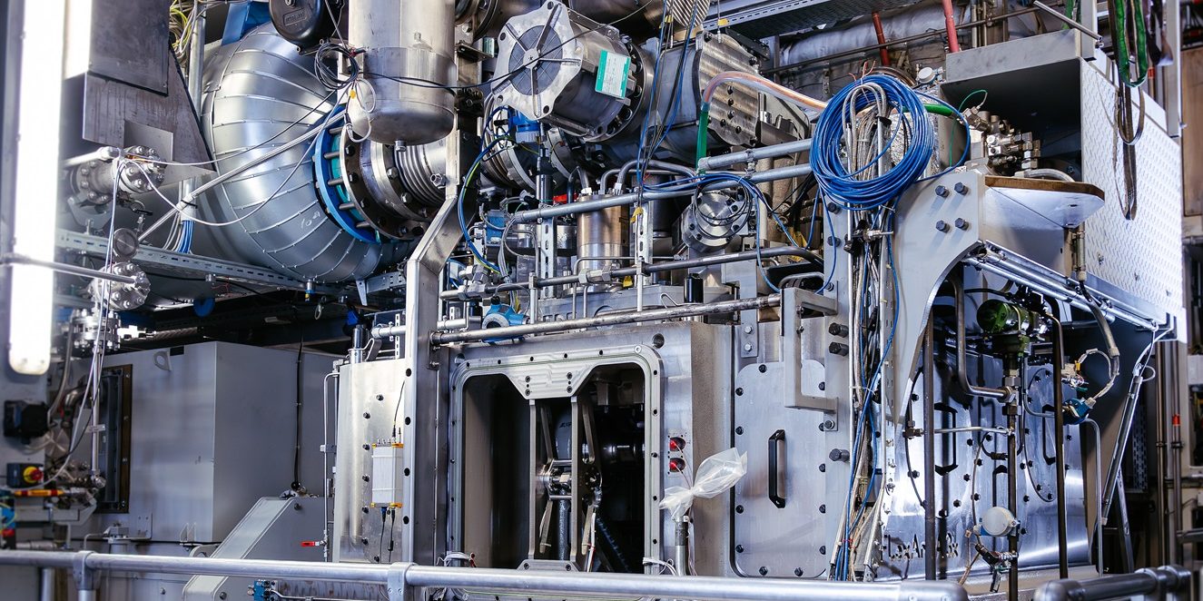 Verbrenner statt Brennstoffzelle: Augsburger Schiffsmotor läuft mit reinem Wasserstoff