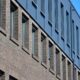 Aufstockung eines Bestandsgebäudes mit Holzrahmenbau, Gipsfaser-Platten und moderner Faserzementfassade für neue Büroflächen.