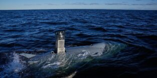 Tauchroboter an Wasseroberfläche