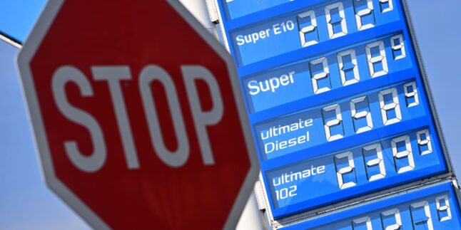 Hohe Spritpreise und ein Stopschild
