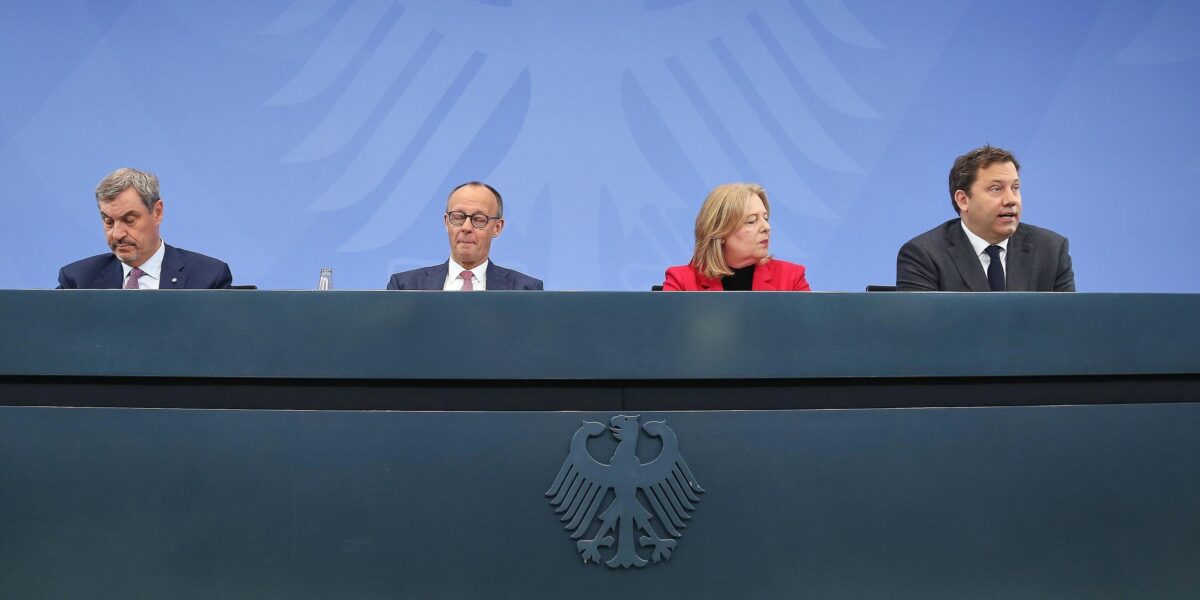 Berlin, Deutschland: Bundeskanzleramt: Pressekonferenz nach Koalitionsausschuss: L-R: CSU-Chef Markus Söder, Bundeskanzler Friedrich Merz (CDU), Bundesministerin für Arbeit und Soziales Bärbel Bas (SPD), Bundesminister der Finanzen Lars Klingbeil (SPD),