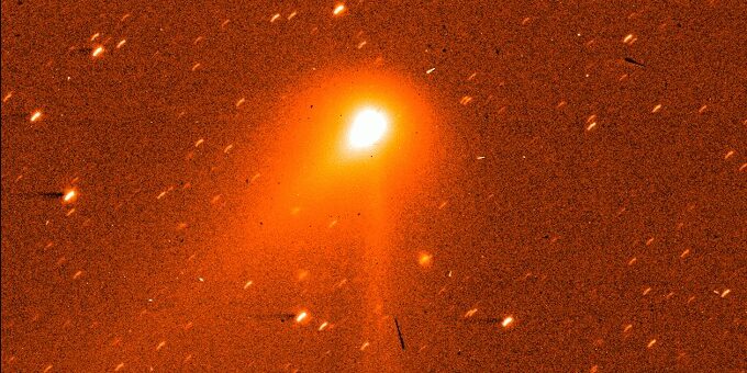 Die Jupiter-Sonde Juice hat auf der Rückseite Sonne einen Kometen während seiner aktivsten Phase gefilmt.