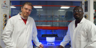 Professor Erwin Reisner (links) und Hauptautor Kay Kwarteng