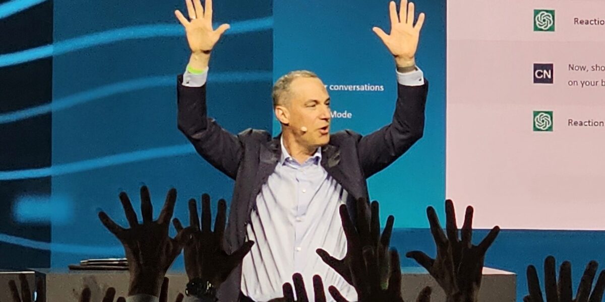 Siemens-Manager Cedrik Neike motiviert das Publikum