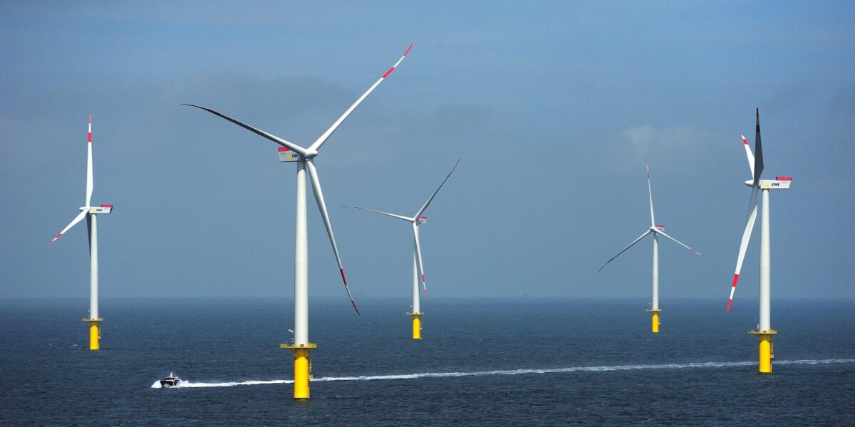Fünf der 30 Windräder des Windparks Riffgat