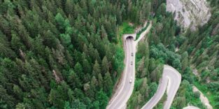 Tunnel in den Bergen