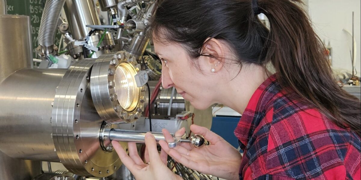 Giada Franceschi im Labor der Technische Universität Wien