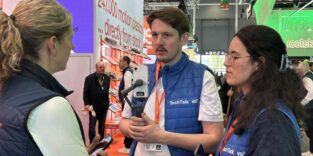 Tech Talk Team bei Dreharbeiten auf der Hannover Messe