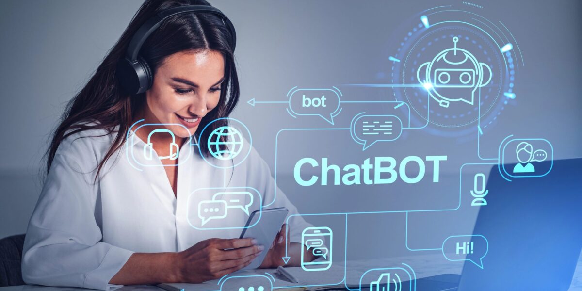 Frau arbeitet mit KI