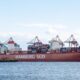Containerschiff im Hamburger Hafen