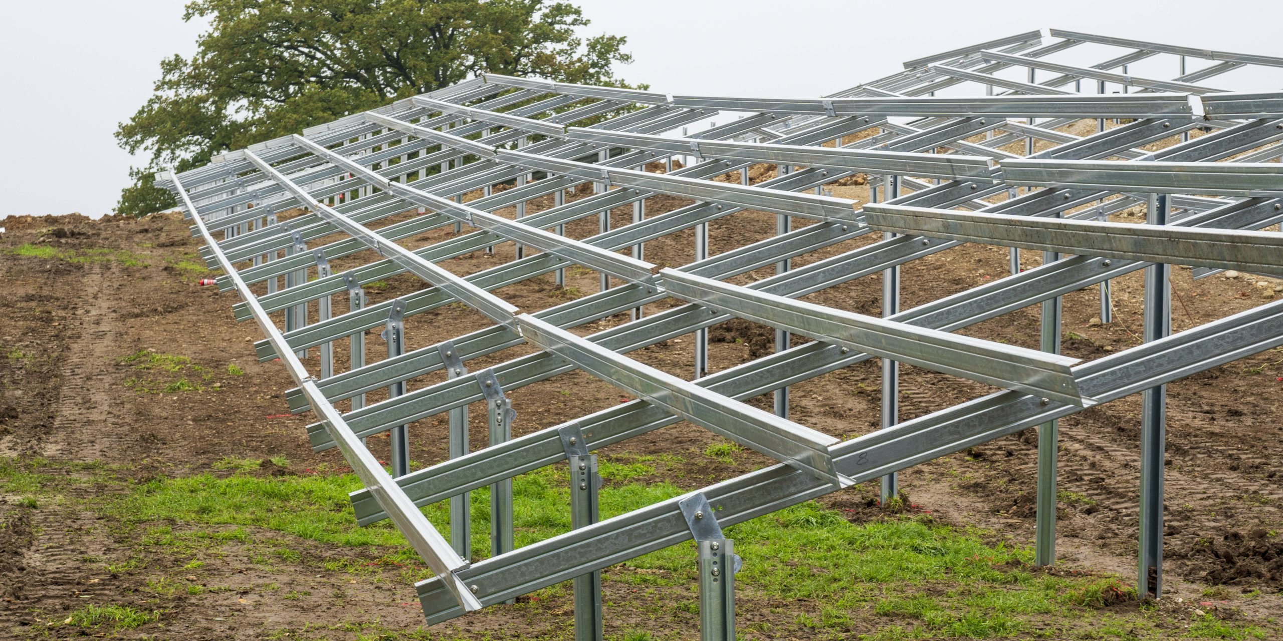 Grüner Strom, schmutziger Stahl: Das steckt in Deutschlands Solarparks